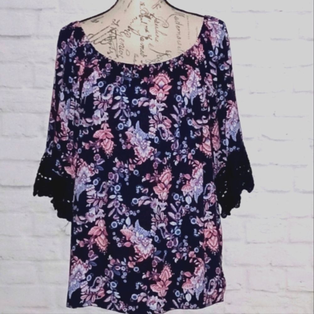 SOHO New York Floral Blouse Round Neckline Crochet Sleeves, XL